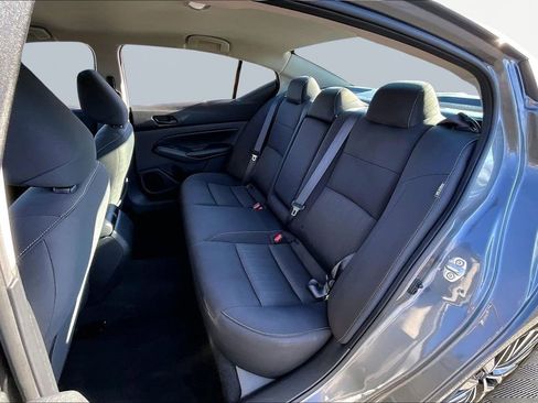 Used 2024 Nissan Altima 2.5 SV image 18