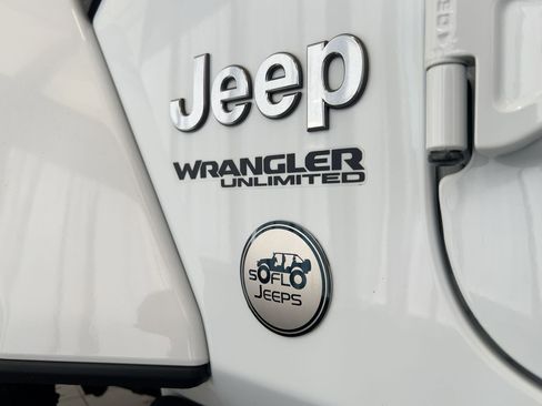 Used 2021 Jeep Wrangler Unlimited Sahara image 36