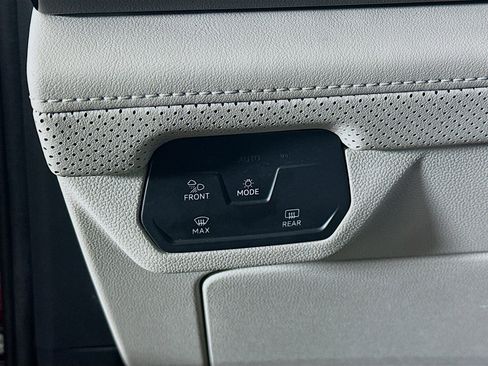 Used 2024 Volkswagen Atlas SE image 17