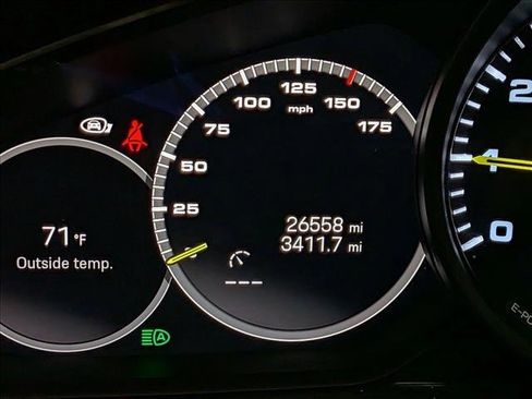 Used 2022 Porsche Cayenne E-Hybrid image 11