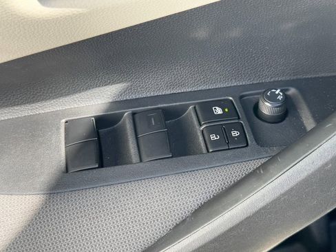 Used 2025 Toyota Corolla LE image 21