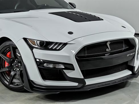 Used 2021 Ford Mustang Shelby GT500 w/ Carbon Fiber Track Pack RWD image 3