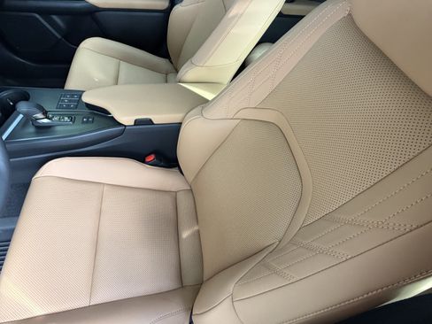 Certified 2026 Lexus UX 300h FWD image 16