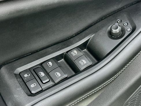 Used 2023 Jeep Grand Cherokee Laredo AWD/4WD image 17