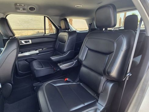 Used 2022 Ford Explorer XLT w/ Equipment Group 202A image 13