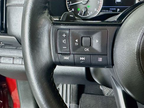 Used 2022 Nissan Pathfinder SL w/ SL Premium Package FWD image 16