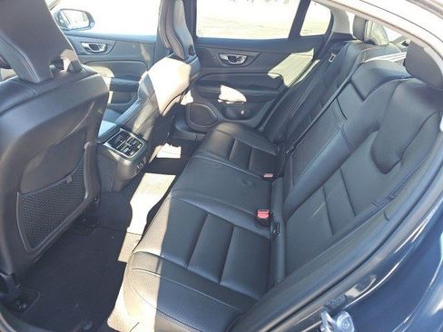 Used 2019 Volvo S60 T5 Inscription image 19