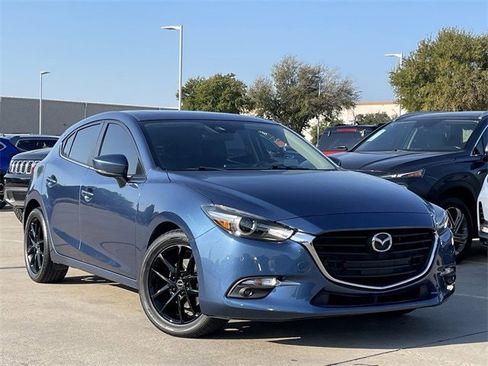 Used 2018 MAZDA MAZDA3 Grand Touring image 2