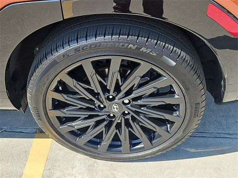 Used 2024 Hyundai Santa Fe Calligraphy image 8