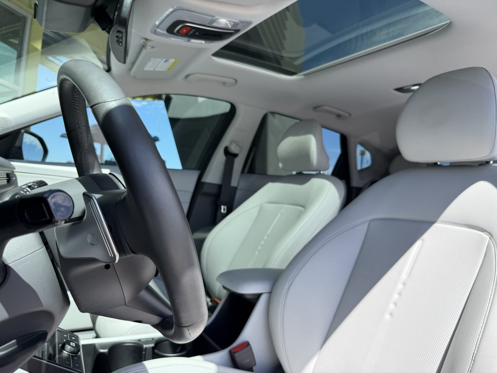 Used 2024 Hyundai Kona Limited FWD image 34