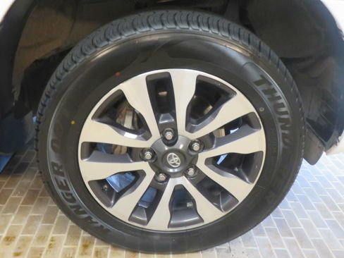 Used 2018 Toyota Sequoia Limited w/ Safety & Convenience Package AWD/4WD image 10