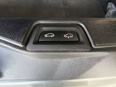 Used 2024 BMW X7 xDrive40i w/ Premium Package image 36