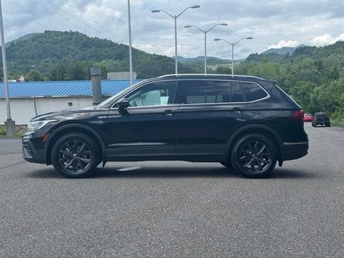 Used 2024 Volkswagen Tiguan SE AWD/4WD image 4