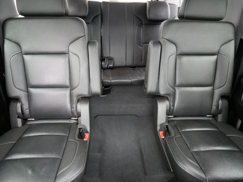 Used 2019 Chevrolet Suburban Premier image 13