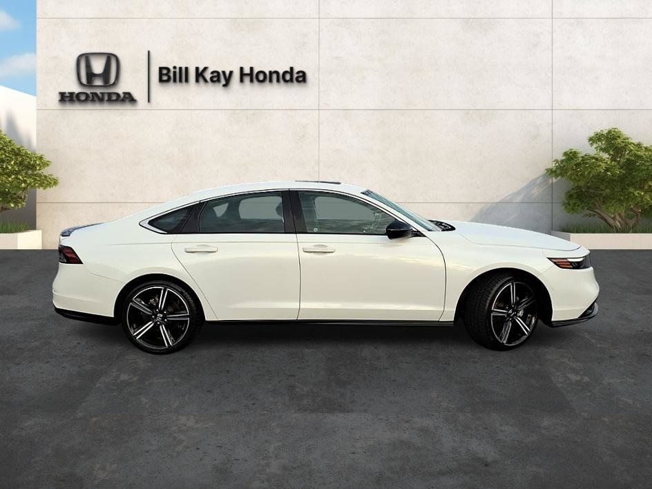 Used 2023 Honda Accord Sport image 2