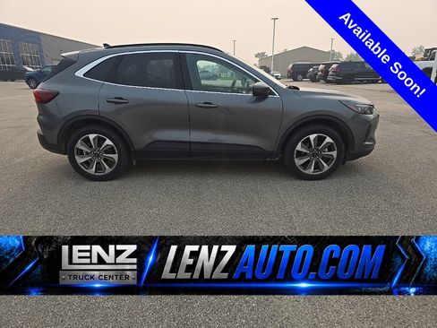 Used 2025 Ford Escape Platinum AWD/4WD image 1