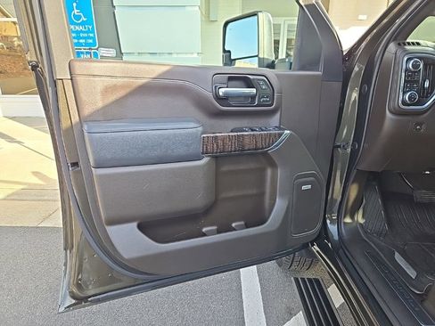 Used 2022 GMC Sierra 2500 Denali image 15