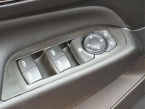 Used 2024 Chevrolet Equinox LT FWD image 16