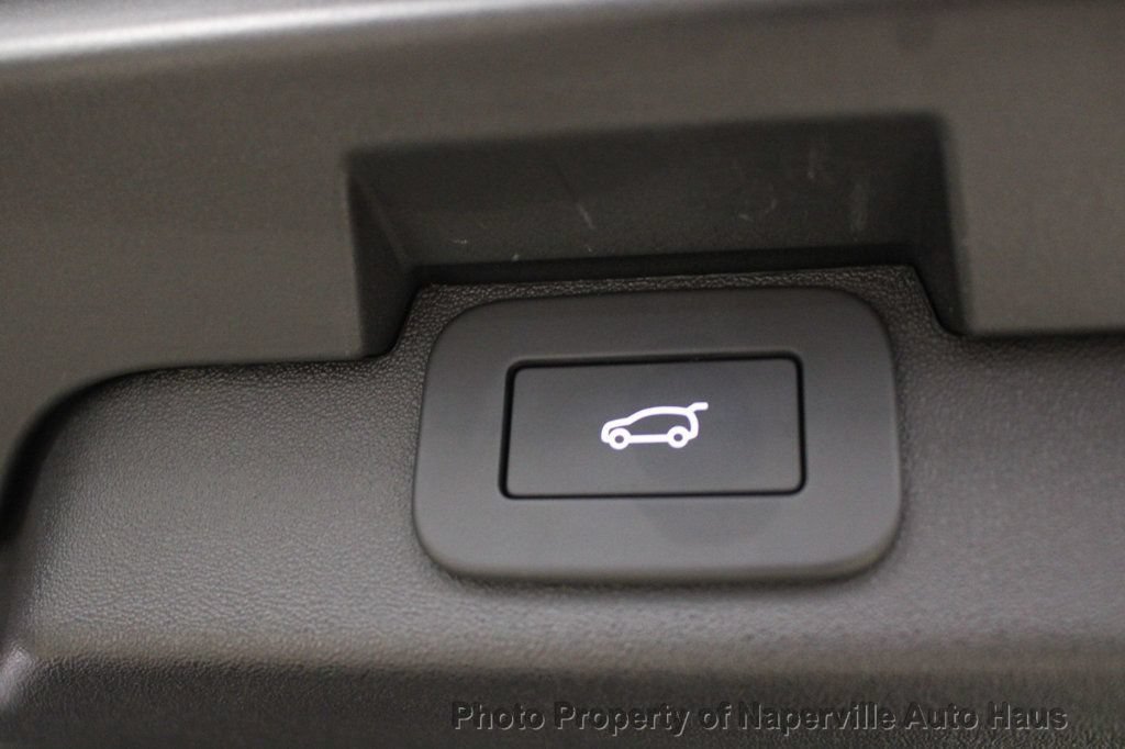Used 2025 Land Rover Discovery Dynamic SE AWD/4WD image 59