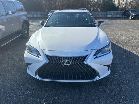 Used 2025 Lexus ES 300h w/ Luxury Package image 2