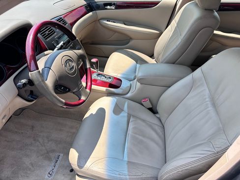 Used 2002 Lexus ES 330 FWD image 5
