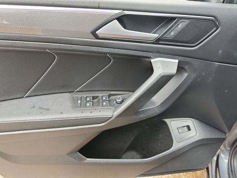 Used 2022 Volkswagen Tiguan SE R-Line image 12