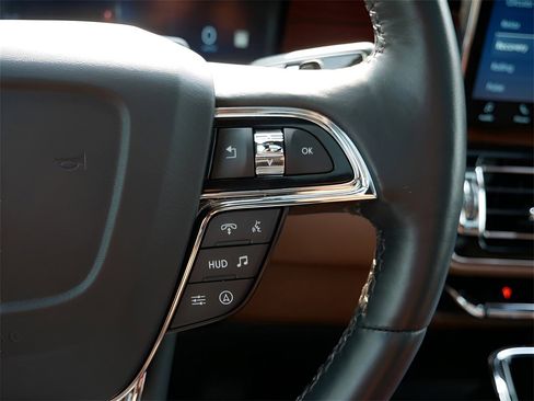 Used 2024 Lincoln Navigator Reserve image 19