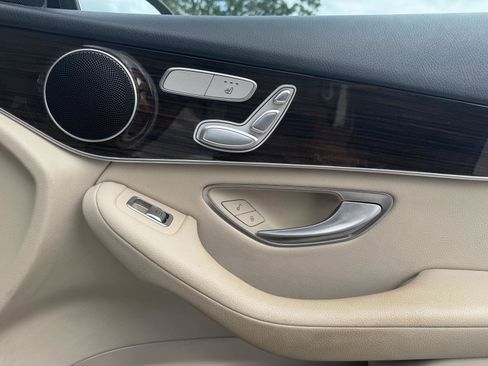 Used 2019 Mercedes-Benz GLC 300 image 29