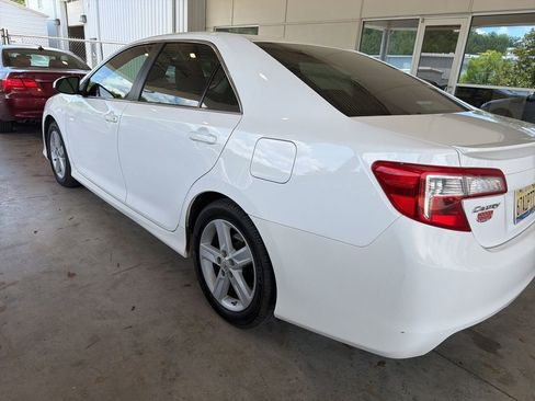 Used 2012 Toyota Camry SE FWD image 2