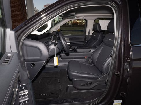 New 2025 Ford Expedition Platinum w/ Driver's Package AWD/4WD image 10
