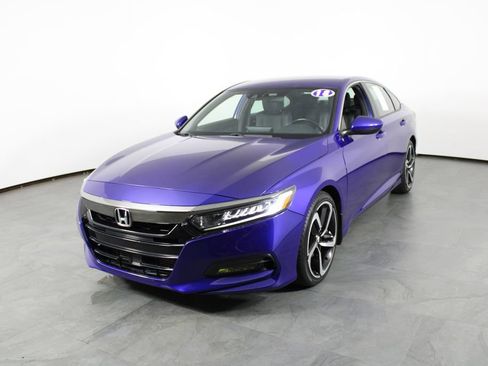 Used 2018 Honda Accord Sport image 2