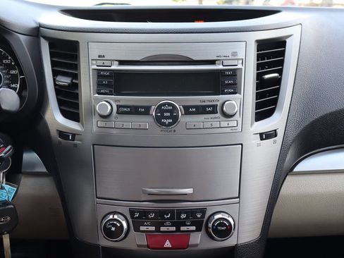 Used 2010 Subaru Outback 2.5i Premium AWD/4WD image 35