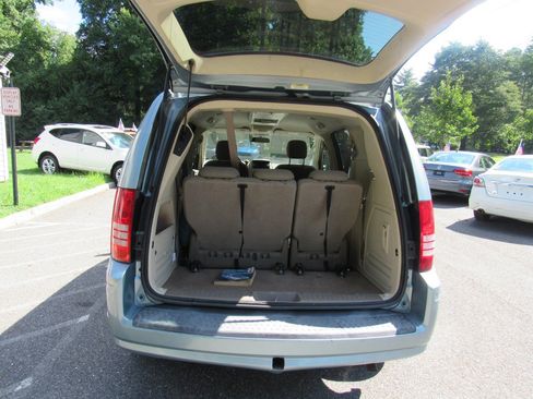 Used 2010 Chrysler Town & Country Touring FWD image 10