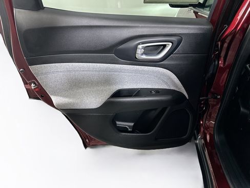 Used 2022 Jeep Compass Latitude image 25