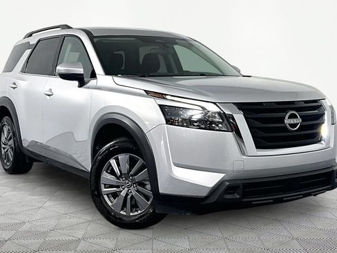 Used 2025 Nissan Pathfinder SV FWD image 1