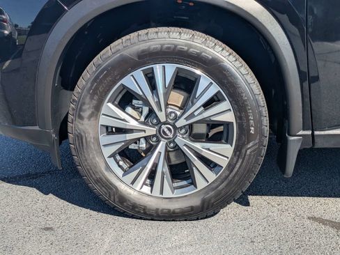 Used 2023 Nissan Rogue SV AWD/4WD image 12