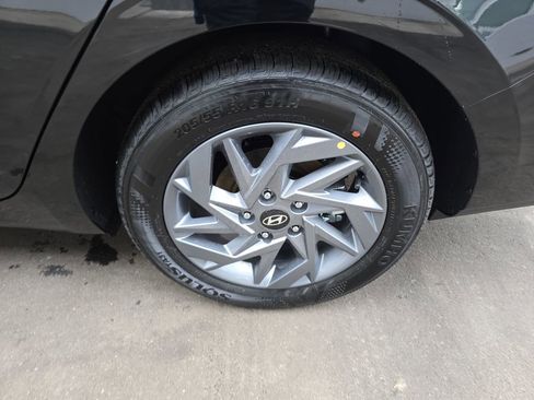 Used 2026 Hyundai Elantra Hybrid FWD image 32