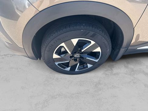 Used 2025 Nissan Kicks SV AWD/4WD image 12