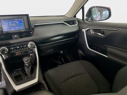 Used 2021 Toyota RAV4 XLE FWD image 22