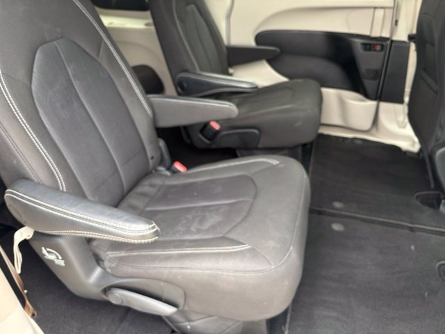 Used 2023 Chrysler Voyager LX FWD image 18