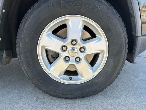 Used 2012 Jeep Grand Cherokee Laredo w/ Laredo E Group image 30