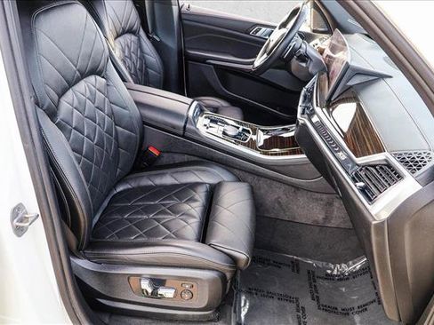 Used 2024 BMW X5 xDrive50e image 28