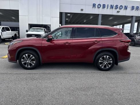 Used 2022 Toyota Highlander XLE FWD image 8