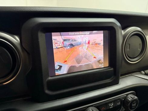 Used 2023 Jeep Gladiator Sport image 93