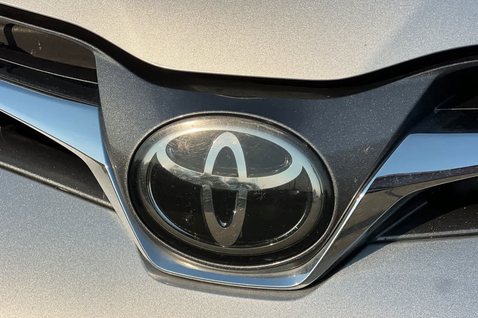 Used 2019 Toyota Sienna XLE w/ XLE Navigation Package FWD image 16