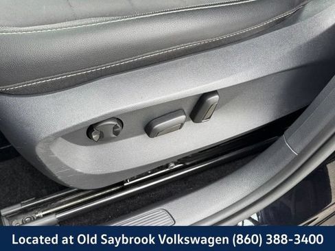 Certified 2023 Volkswagen Taos SE w/ Panoramic Sunroof Package AWD/4WD image 32