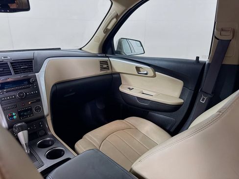 Used 2010 Chevrolet Traverse LTZ FWD image 21