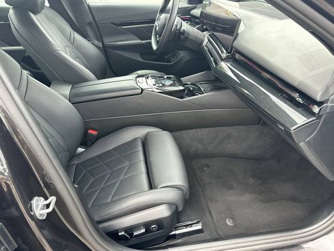 Used 2025 BMW 530i RWD image 13