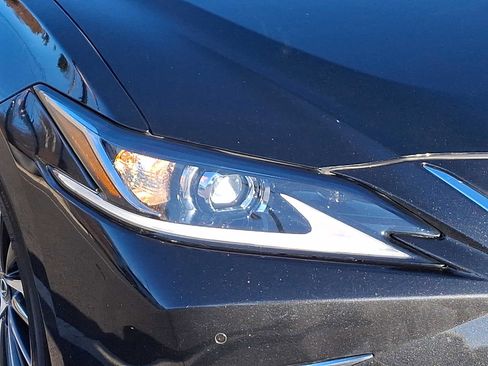 Used 2023 Lexus ES 250 w/ Premium Package image 3