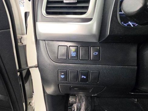 Used 2014 Toyota Highlander Limited FWD image 14